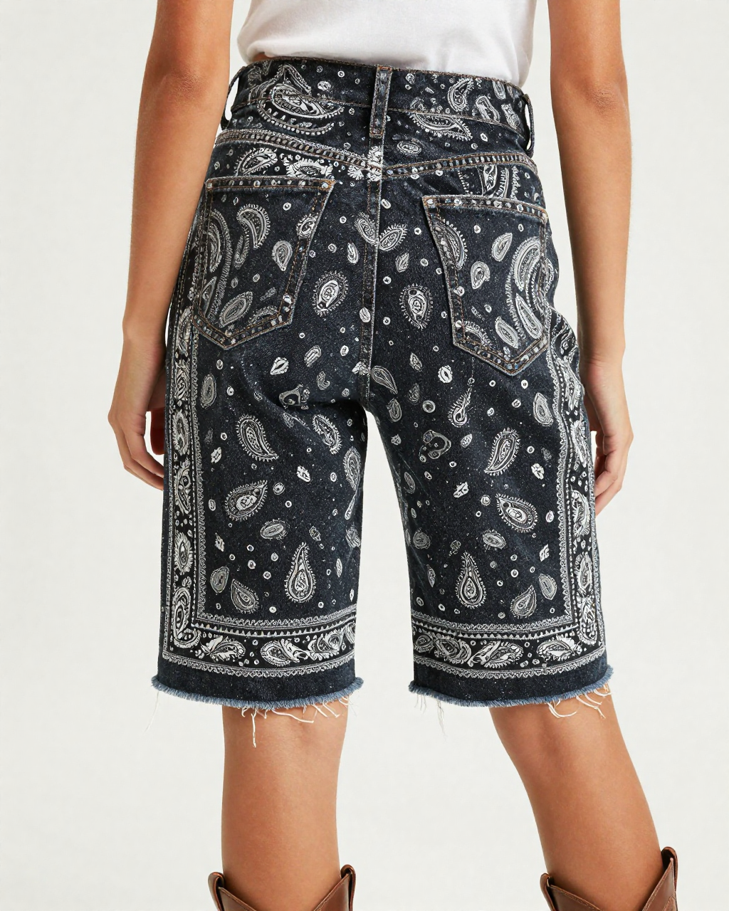 Black Bandana RB-BOT08 – Back View – Jessie – Black / Cream