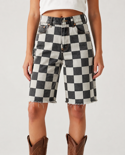 Checkered Spur RB-BOT08 – Front View – Riley – Black and White