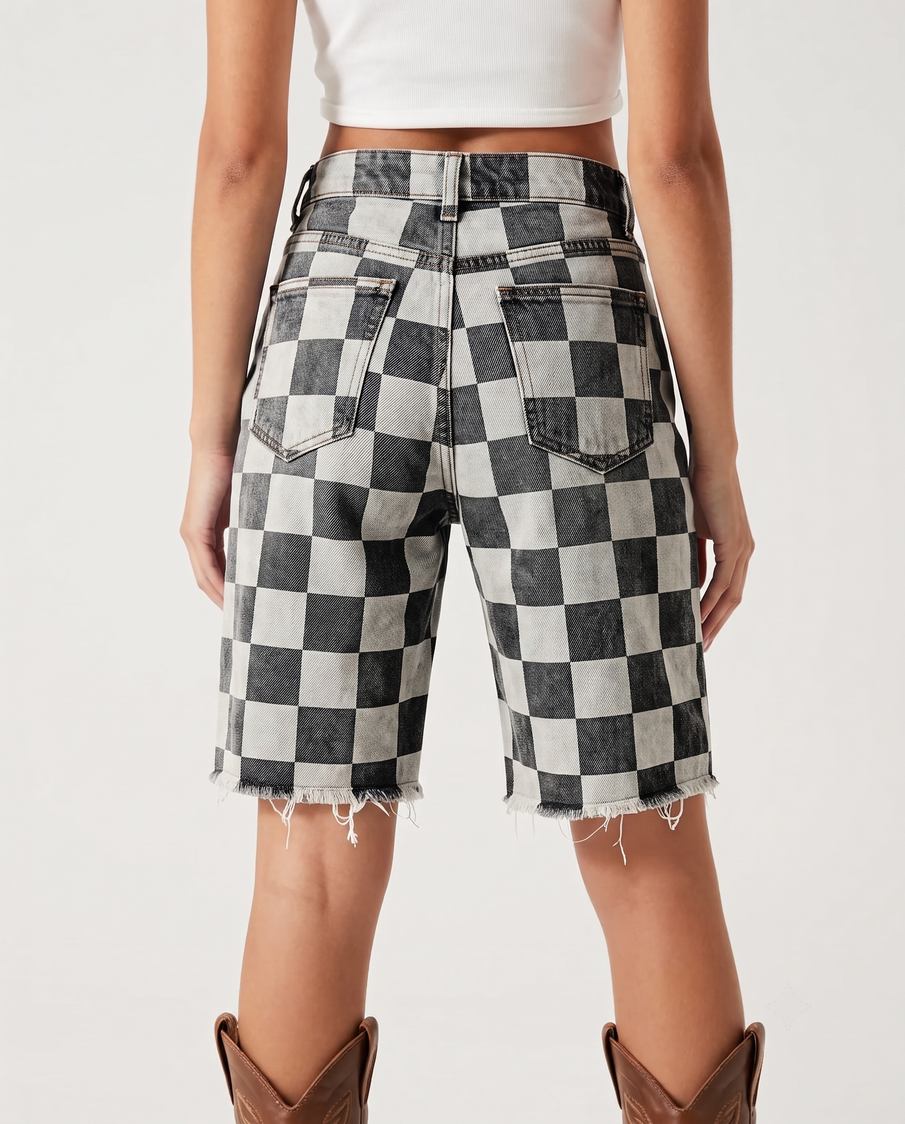 Checkered Spur RB-BOT08 – Back View – Riley – Black and White