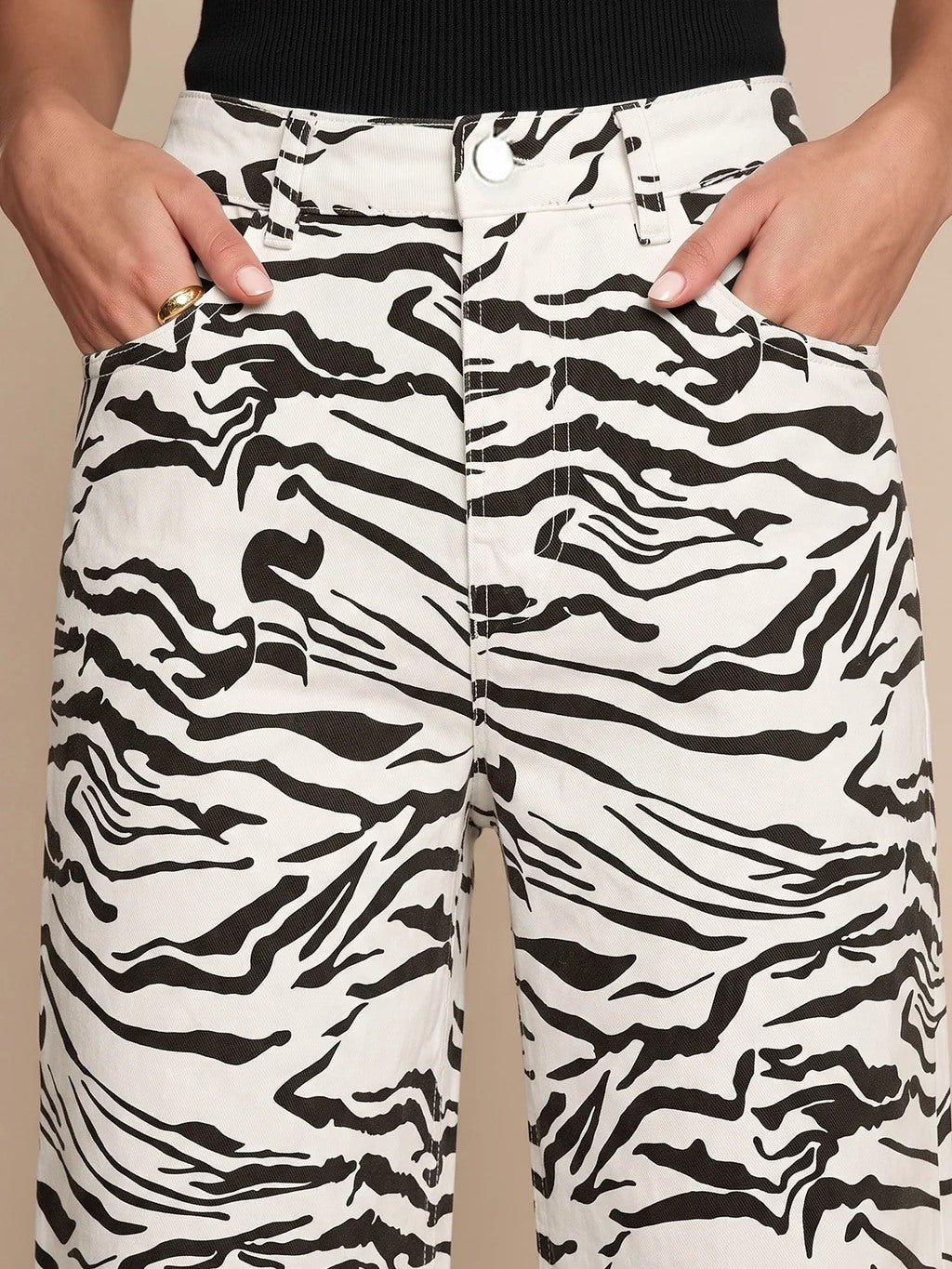 Wild Zebra Rodeo RB-BOT05 – Back View – Riley – Black