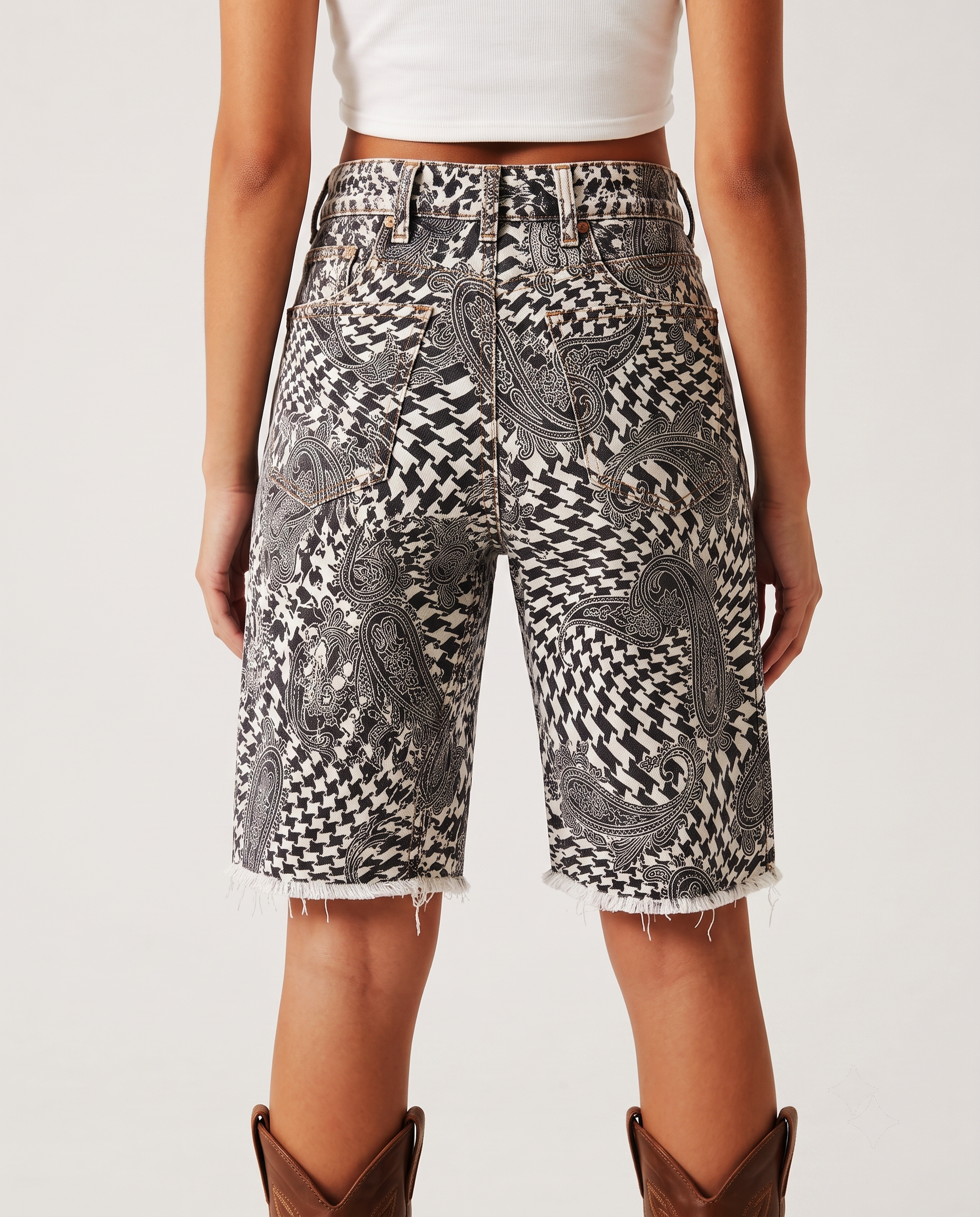 Paisley Plains RB-BOT08 – Back View – Riley – Black and White