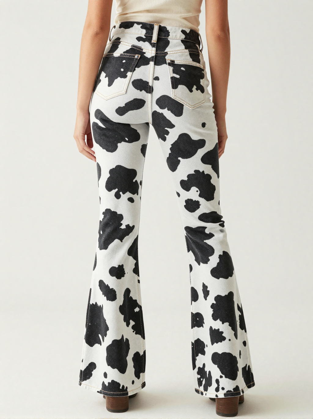 Black Cow Bold RB-BOT04 – Back View – Jessie – Black / White