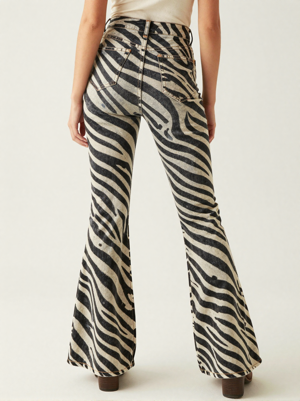 Wild Stripe RB-BOT04 – Back View – Jessie – Black / Off-White