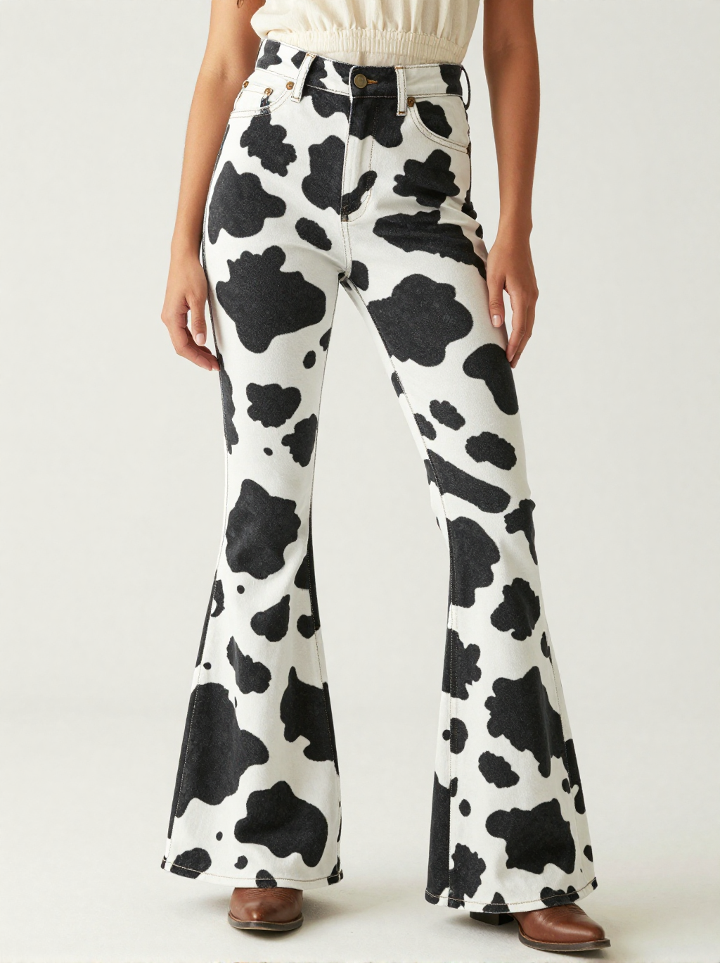 Black Cow Bold RB-BOT04 – Front View – Jessie – Black / White